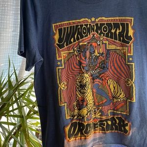 ✨gently used✨ size M, women’s Unknown Mortal Orchestra short sleeve t-shirt